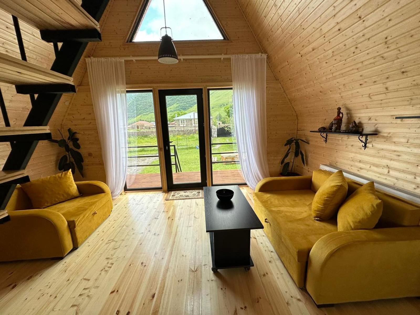 Thomas' Hut Apartment Казбеги Екстериор снимка
